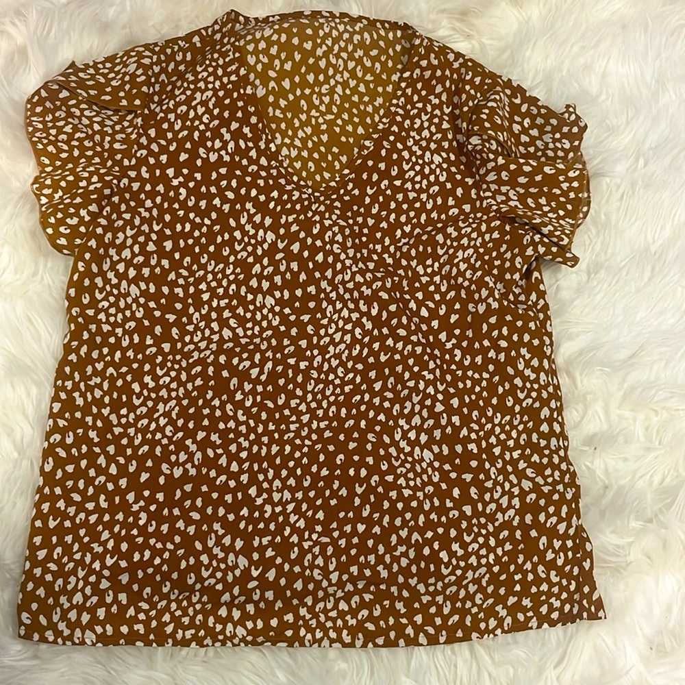 super cute v-neck top, cute faded orange color gently used